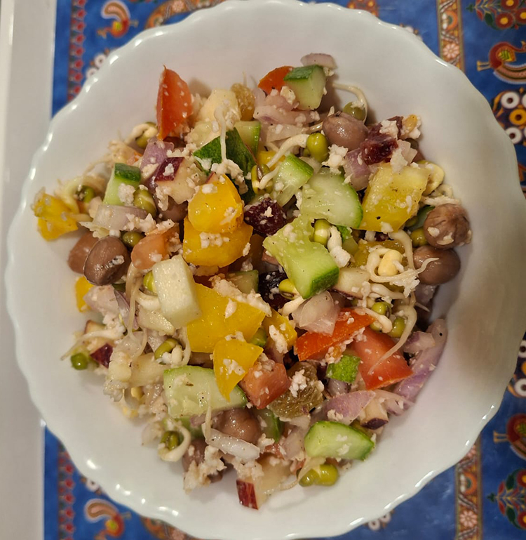 Peanuts Salad